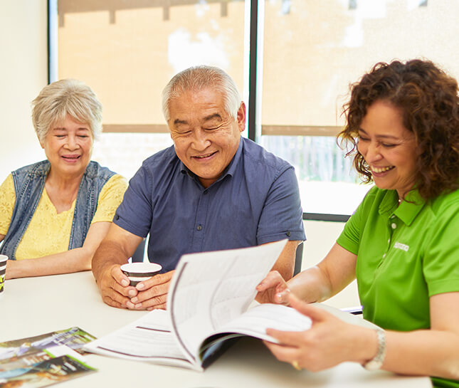 An older couple recieving help from a Humana agent.